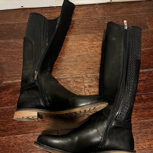 Tall Ladies Boots - Picture 2 of 4